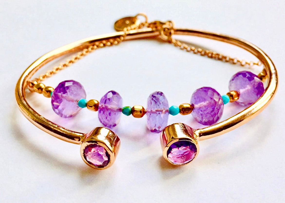 Vergoldetes Armband mit Amethyst und Türkis